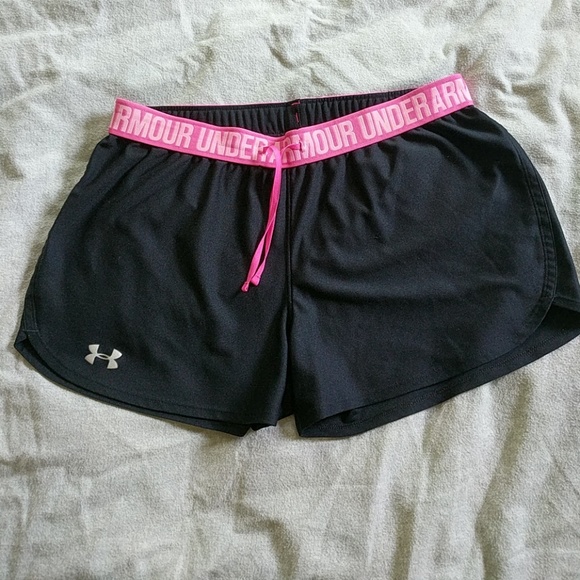 Under Armour Pants - Under Armour shorts black/pink medium